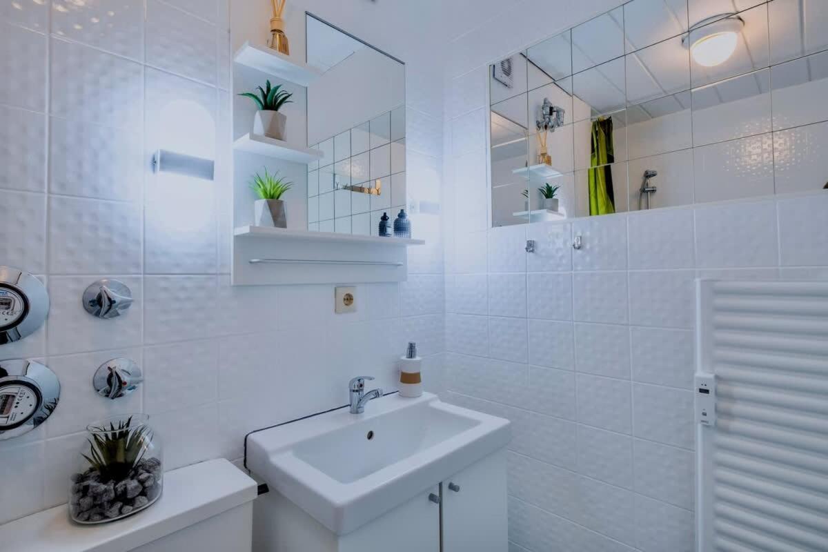 Relaxapartments Black Forest Nature Mit Beheiztem Indoor-Pool Und Sauna - Sonnenbalkon Mit Blick Ins Gruene, Schnelles Internet, Naehe Triberger Wasserfaelle, Fuer Bis Zu 2 Personen Schönwalde Zewnętrze zdjęcie